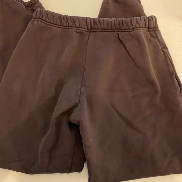 Sold on Depop - SET ACTIVE Unisex Sweatpants - ESPRESSO
L / Espresso - Picture 7 of 7